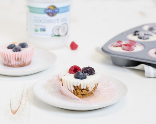 Frozen yogurt granola cups