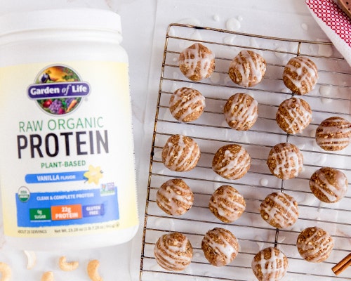 cinnamon-roll-protein-bites