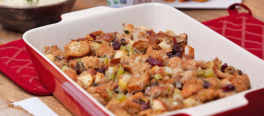 cranberry apple stuffing dish