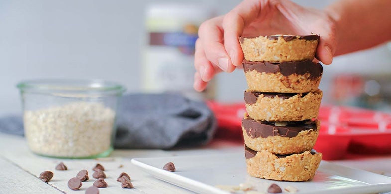 almond butter chocolate oat cups