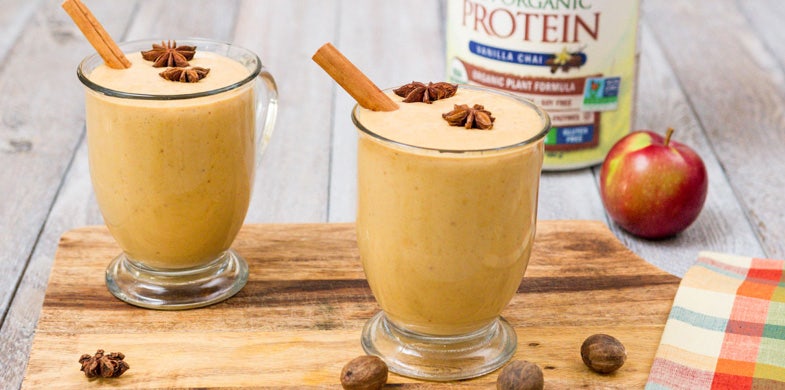 apple spiced chai smoothie in a glass