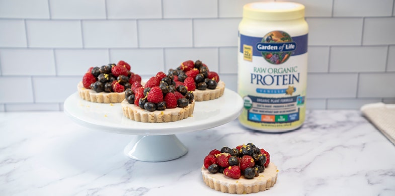 Mini vegan berry pie